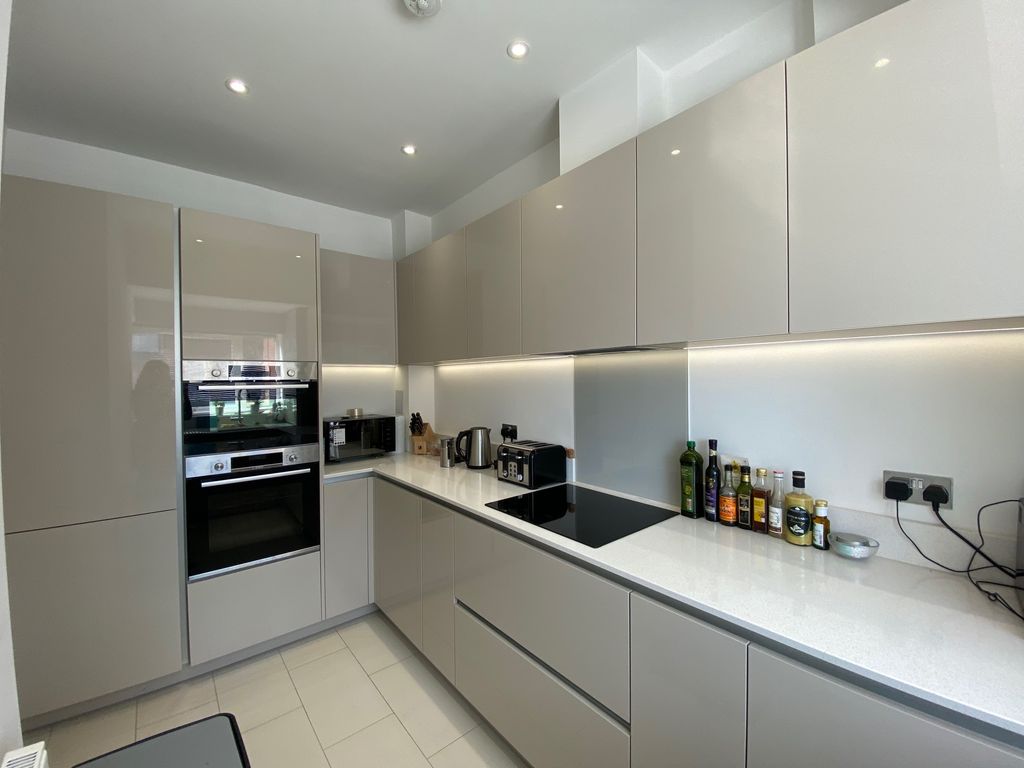 Property photo 2 of 12 Kitchen