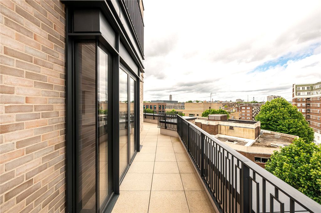Property photo 3 of 11 Terrace
