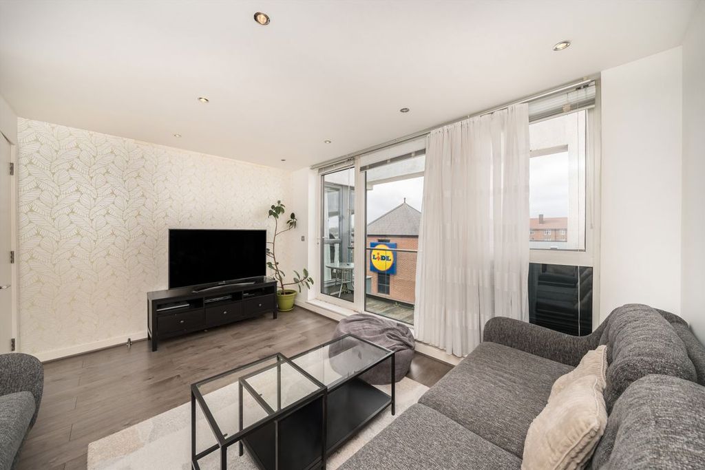 Property photo 3 of 10