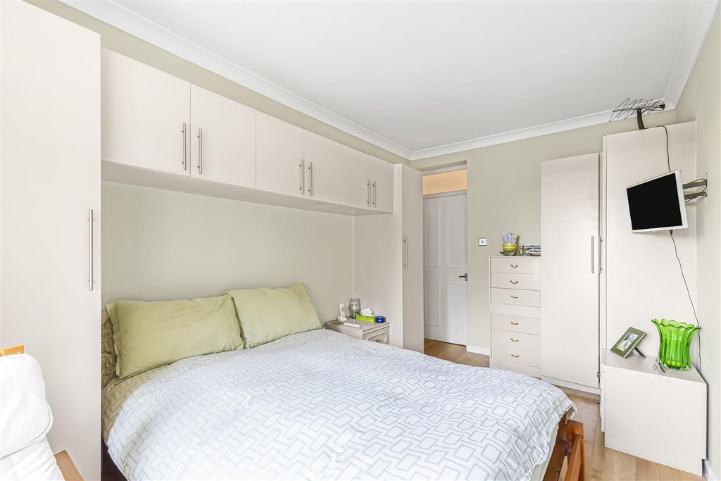 Property photo 2 of 10 Bedroom, Rollo Court, Eden Harper Sw11