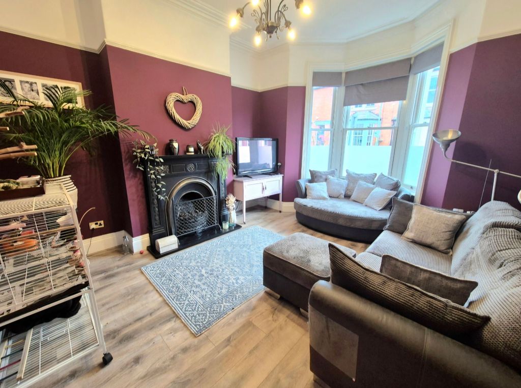 Property photo 2 of 13 Lounge