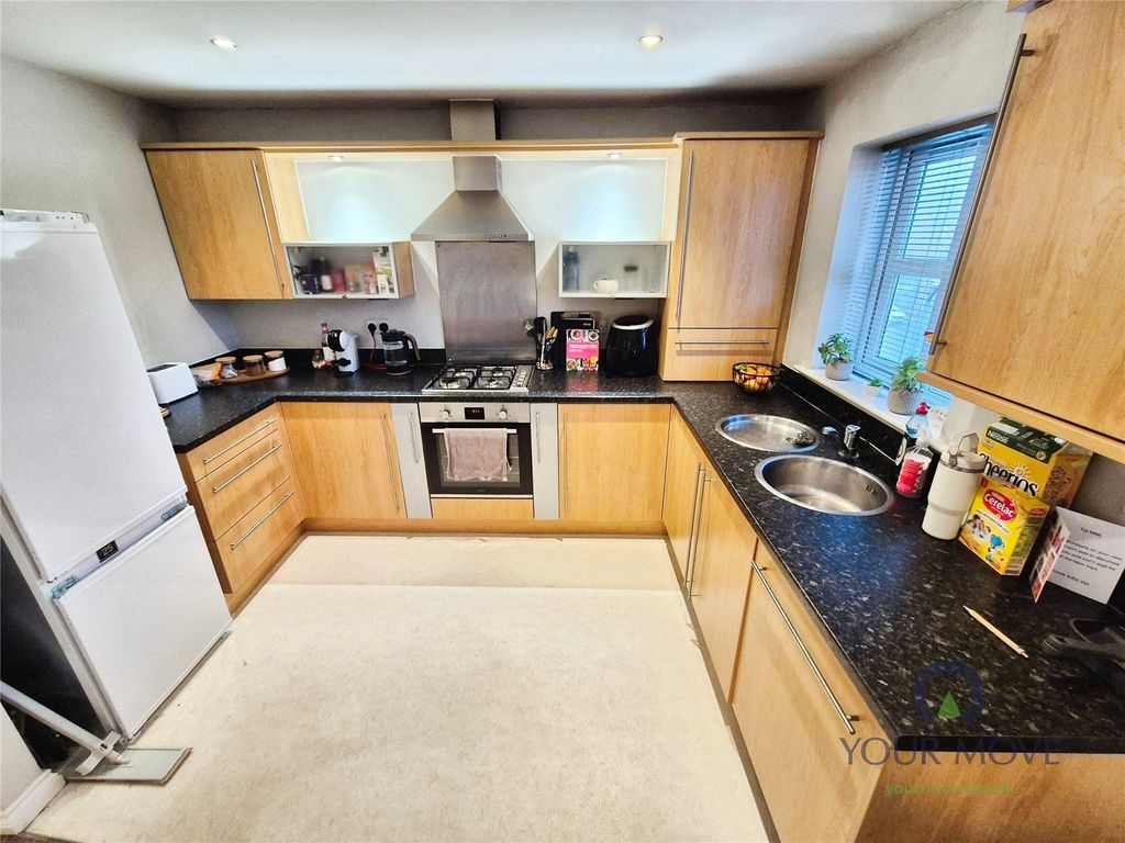 Property photo 3 of 9 Kitchen