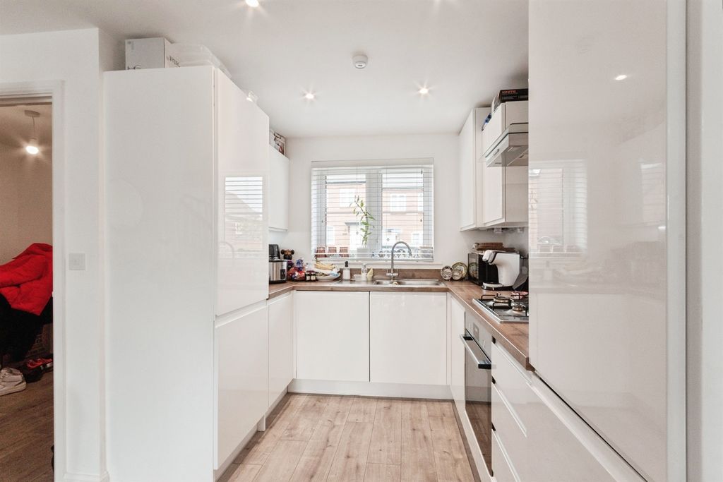 Property photo 3 of 18 Image