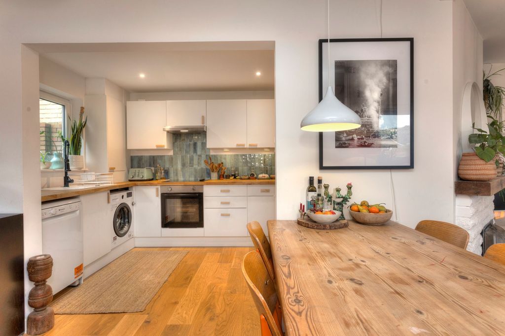 Property photo 3 of 35