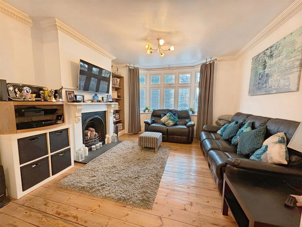 Property photo 2 of 25