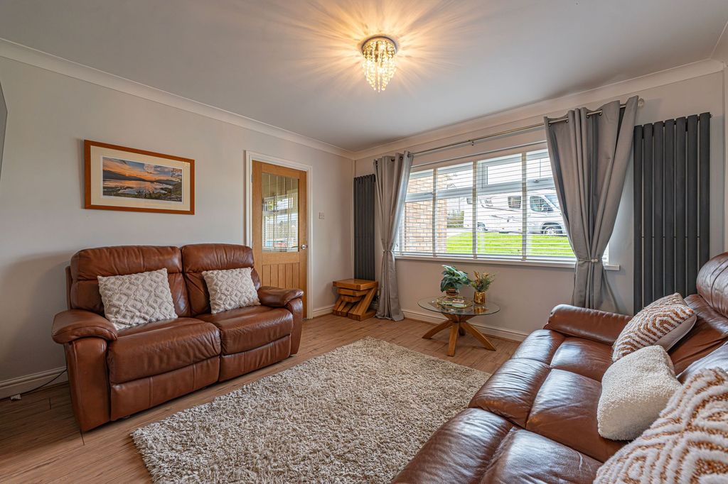 Property photo 3 of 34