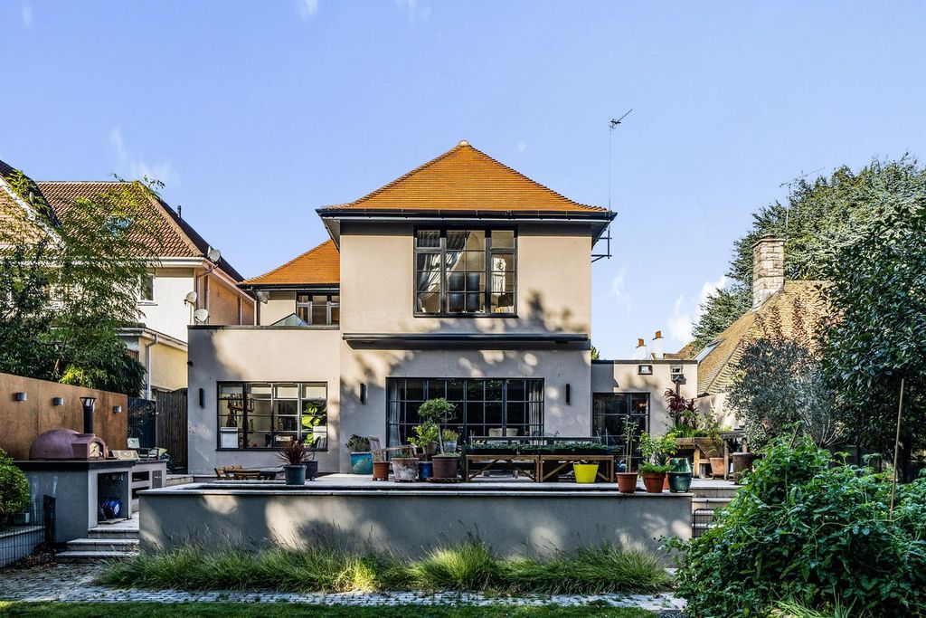 Property photo 3 of 25