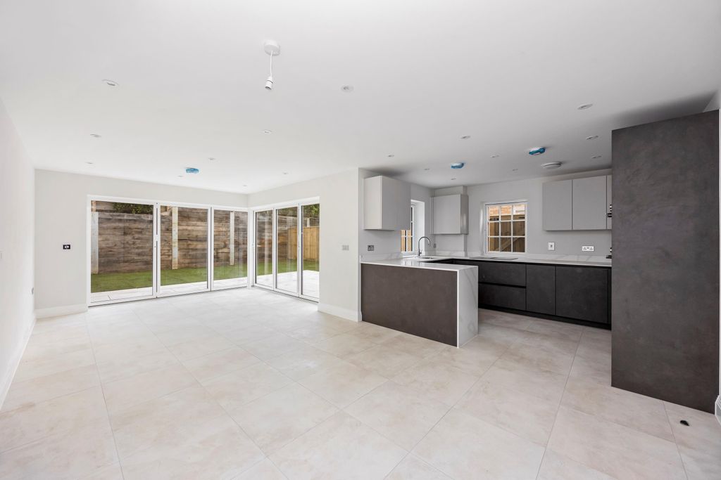 Property photo 3 of 14 Image