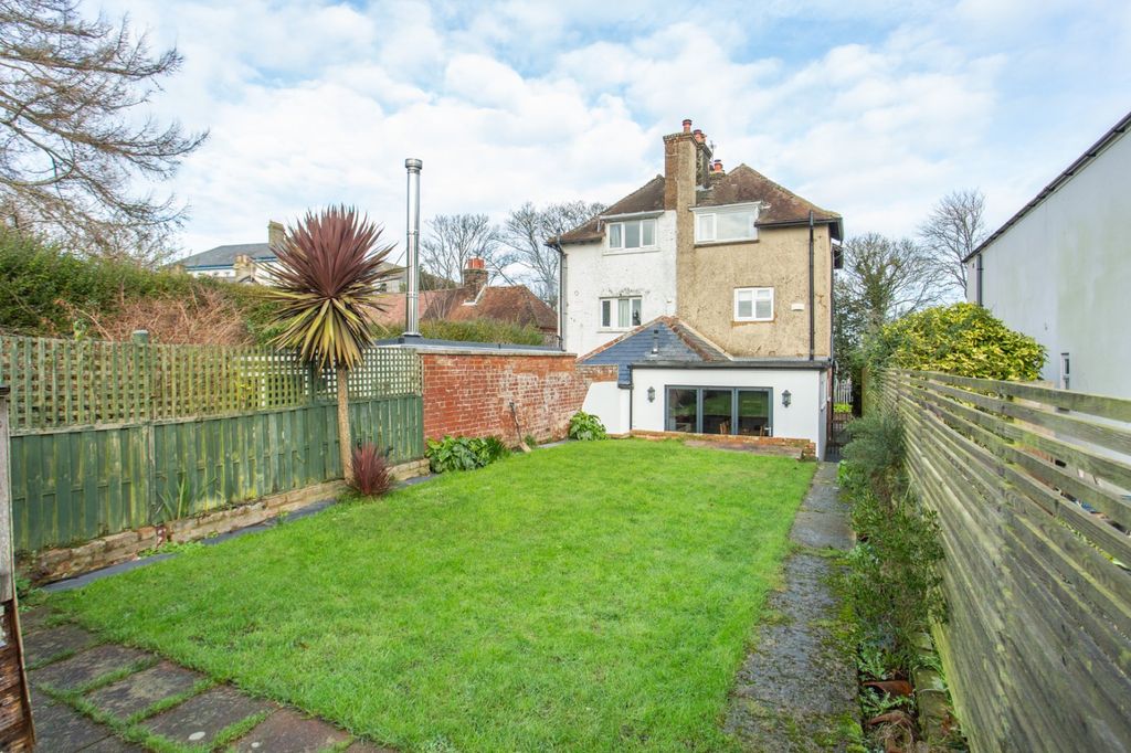 Property photo 3 of 12 Picture 3