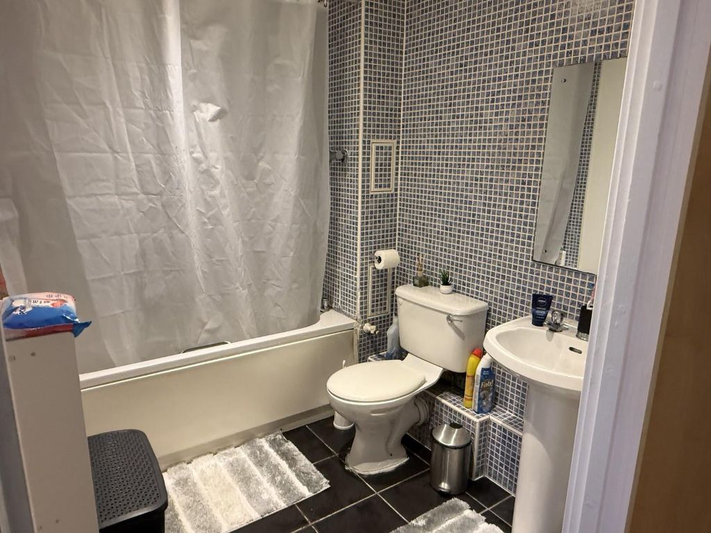 Property photo 2 of 6 Bathroom Lc9 .Jpeg