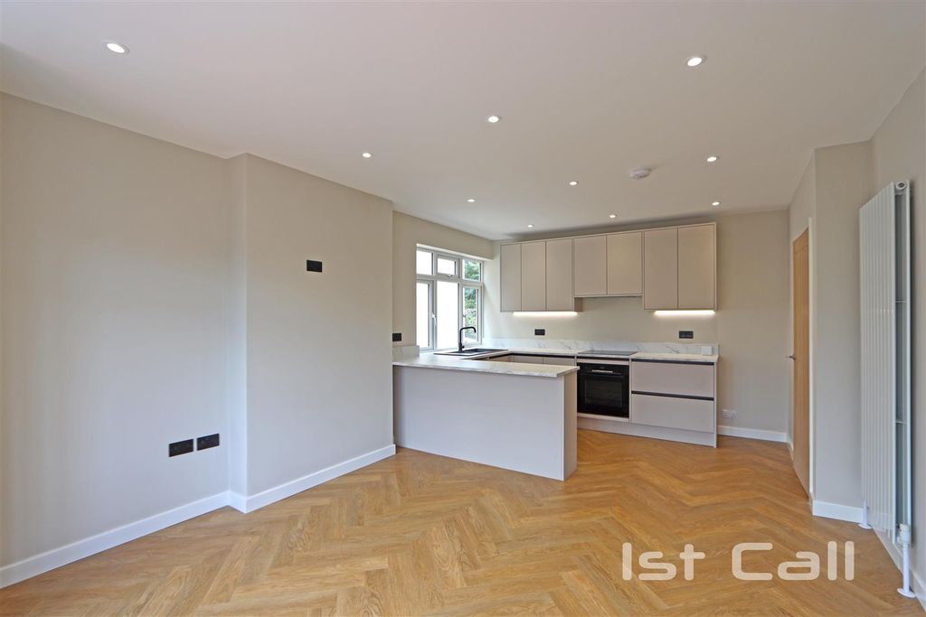 Property photo 2 of 10 Lounge/ Kitchen
