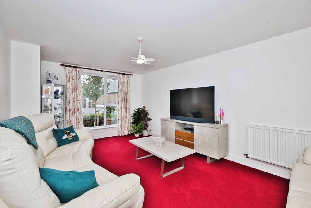 Property photo 2 of 12 Photo