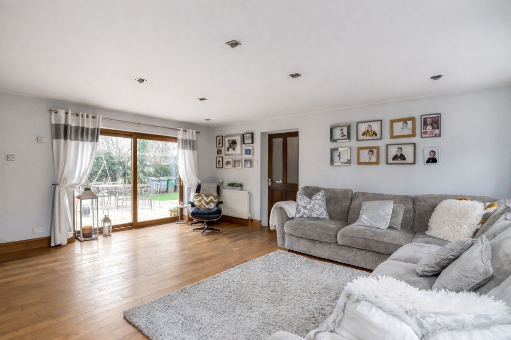 Property photo 3 of 33