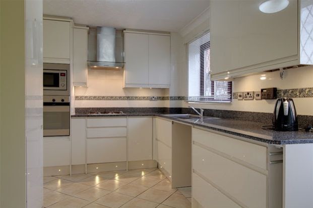 Property photo 2 of 10 Kitchen