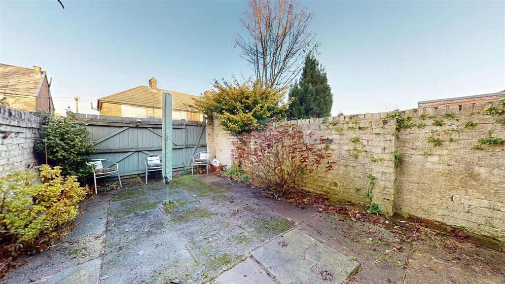 Property photo 3 of 19 Newton Road Rear Garden