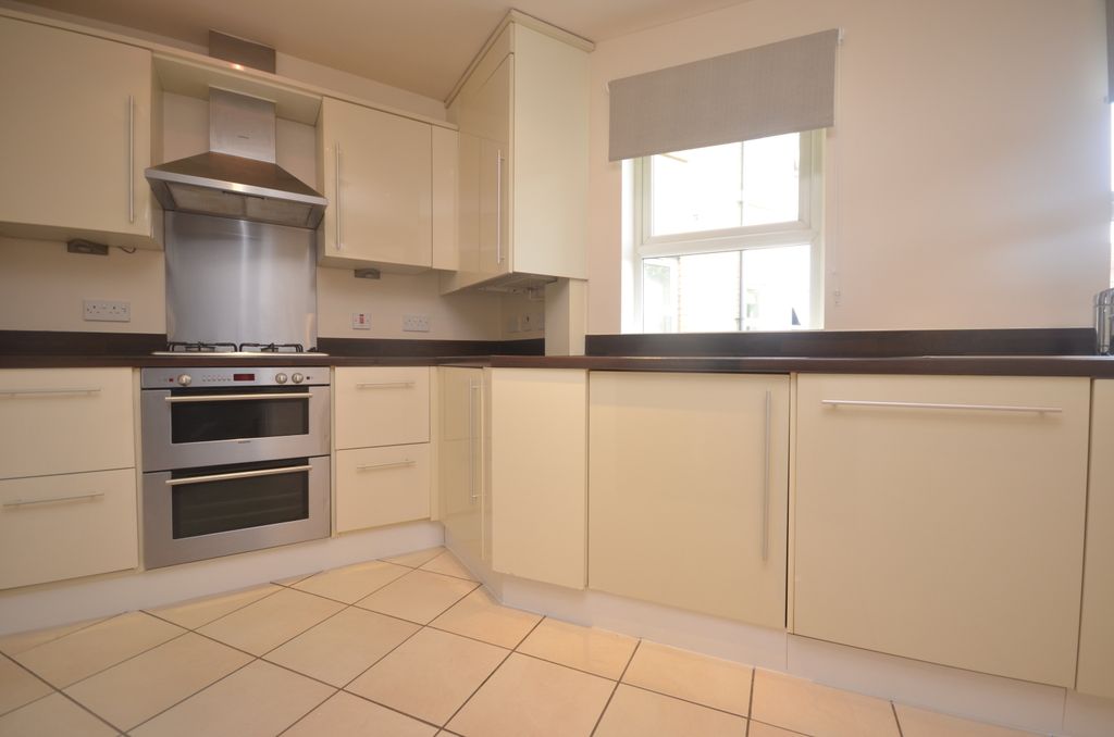 Property photo 3 of 7 Kitchen