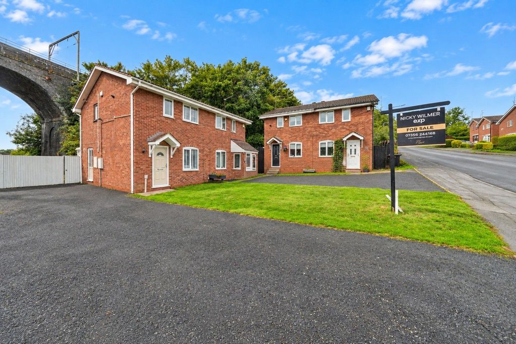 Property photo 1 of 33