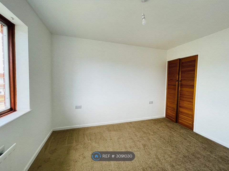 Property photo 3 of 11 Bedroom 1 Wardrobe
