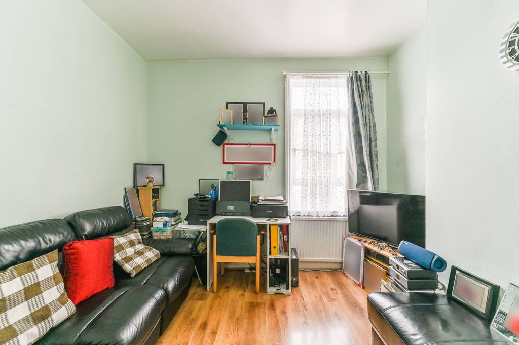 Property photo 2 of 6