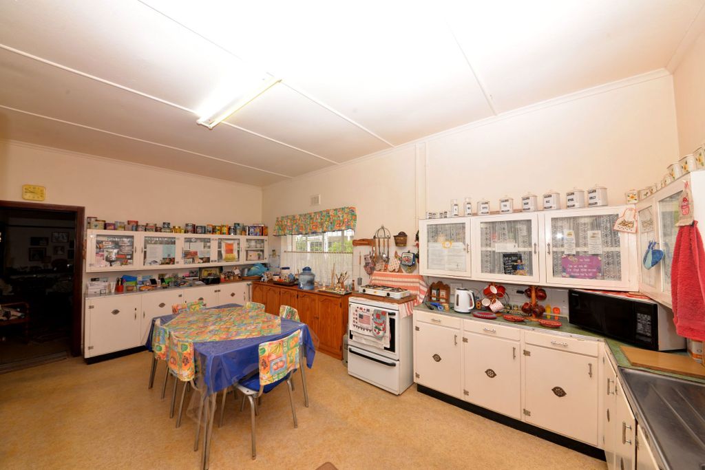 Property photo 3 of 23 1Sw1692318