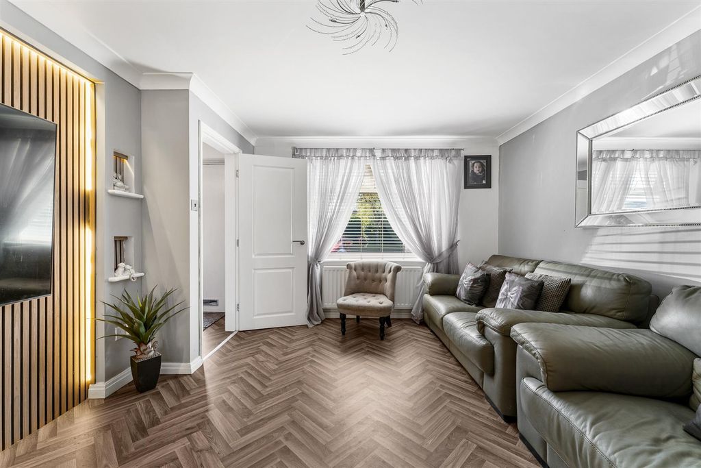 Property photo 3 of 27 22 Parkwood Road-15.Jpg