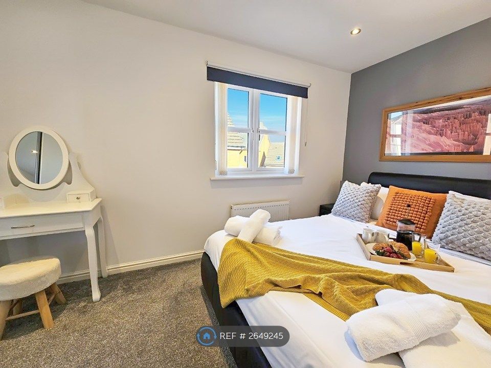 Property photo 2 of 35