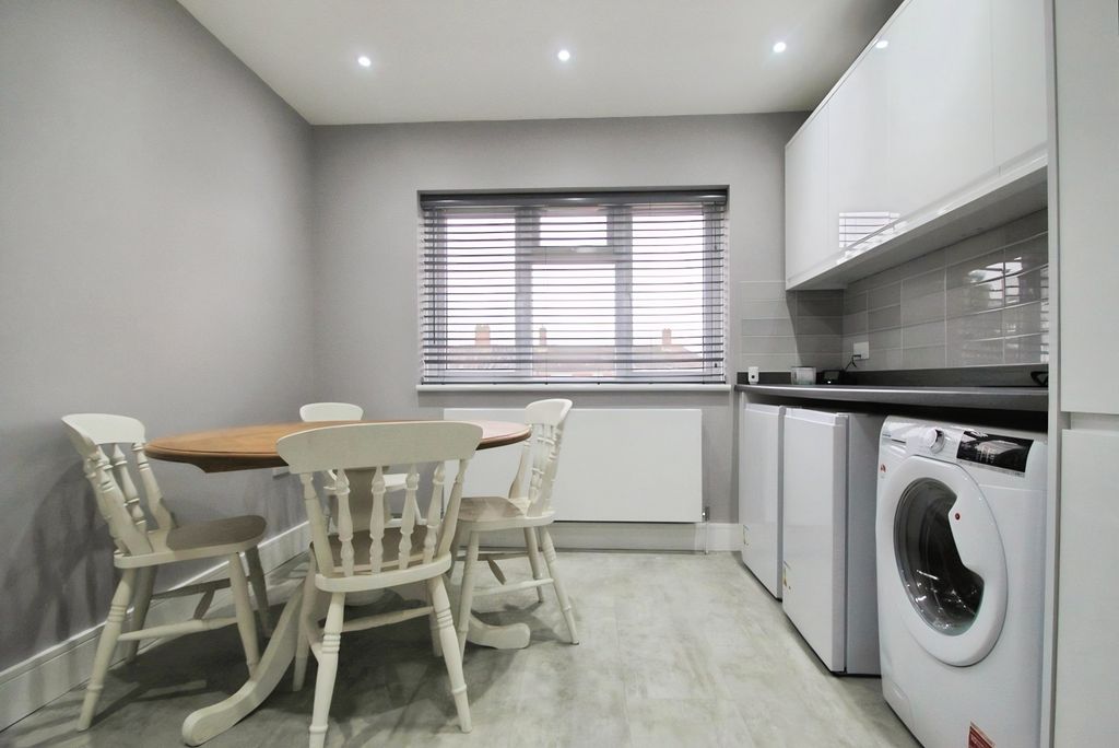 Property photo 3 of 9 Kitchen - Angle 2