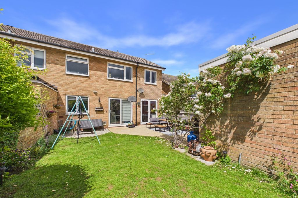 Property photo 2 of 27