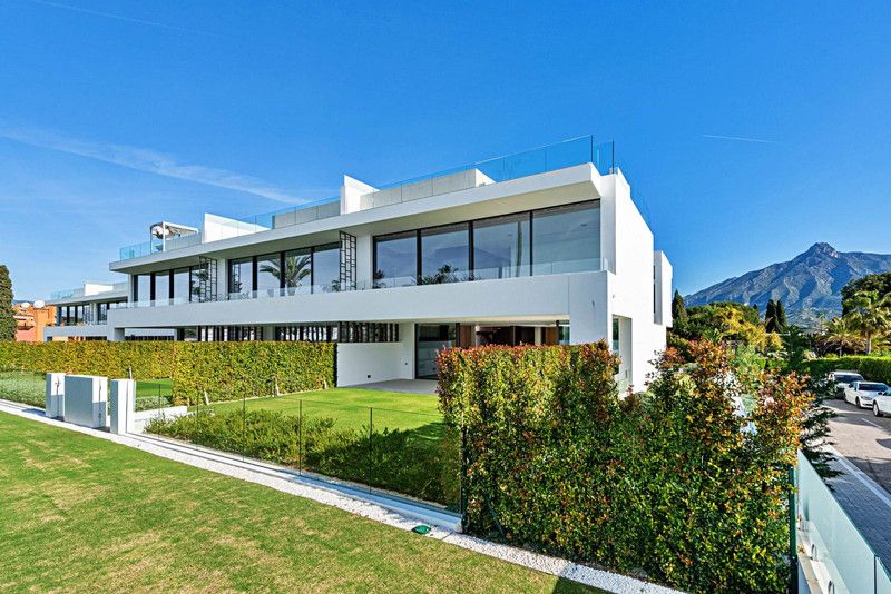 Property photo 2 of 33