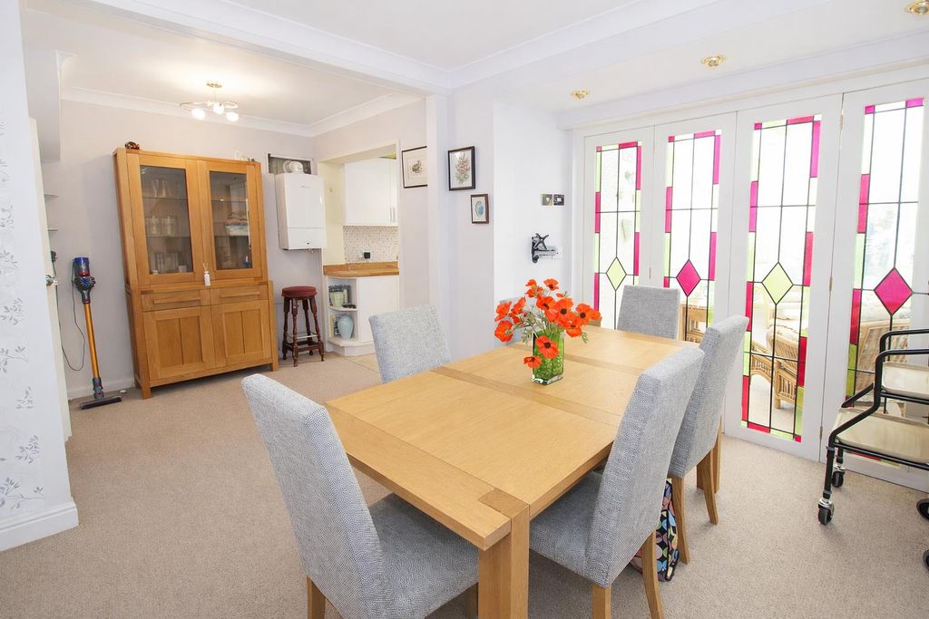 Property photo 2 of 16 Din B.Jpg