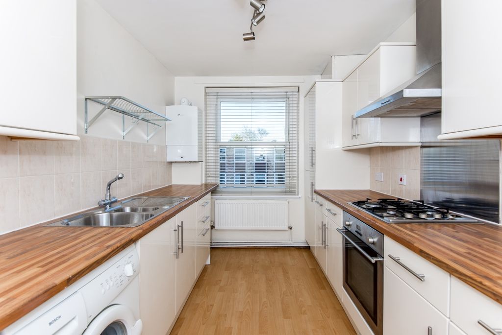 Property photo 3 of 8 Kitchen2