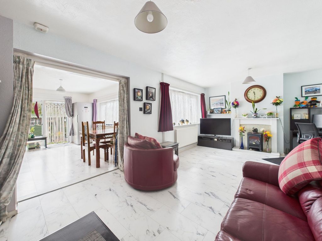 Property photo 3 of 27