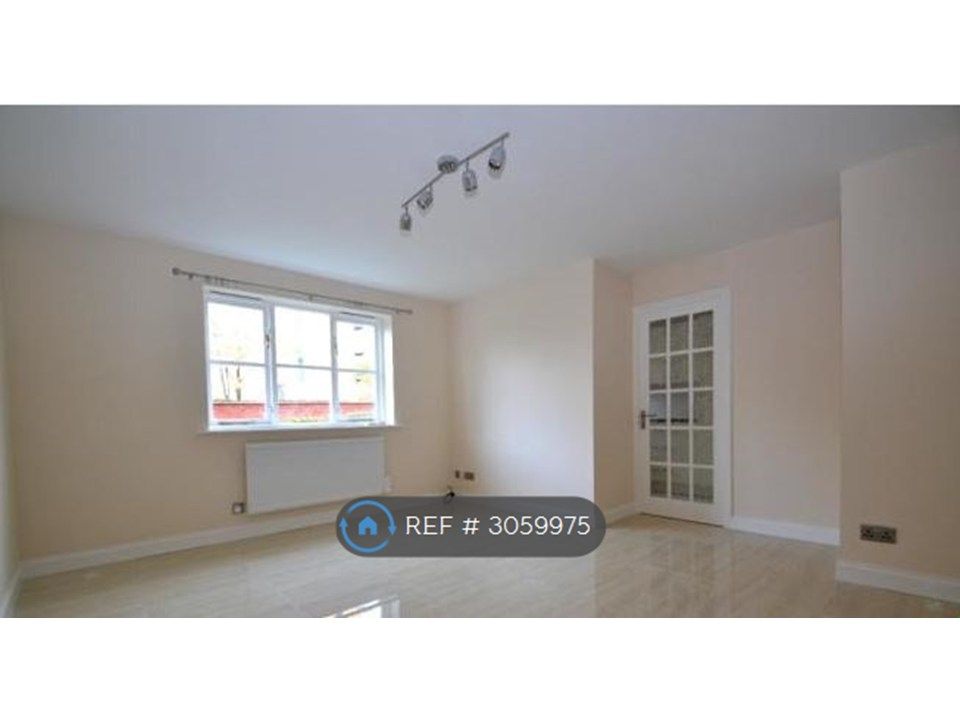 Property photo 1 of 26 Living Room