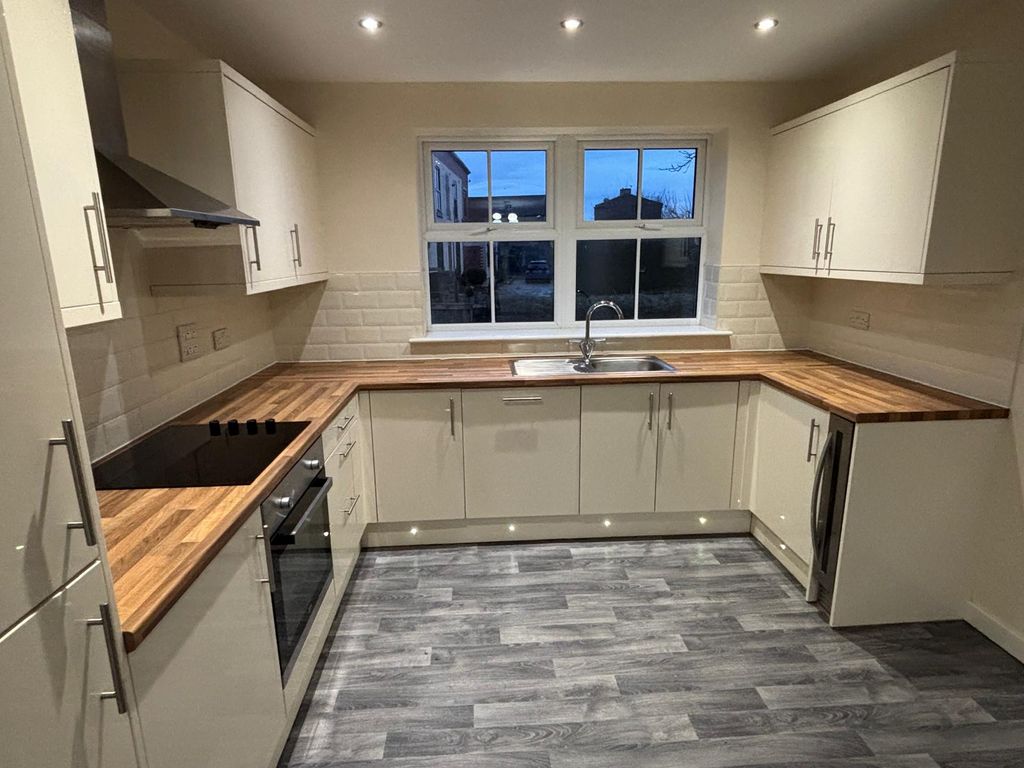 Property photo 3 of 17 Image