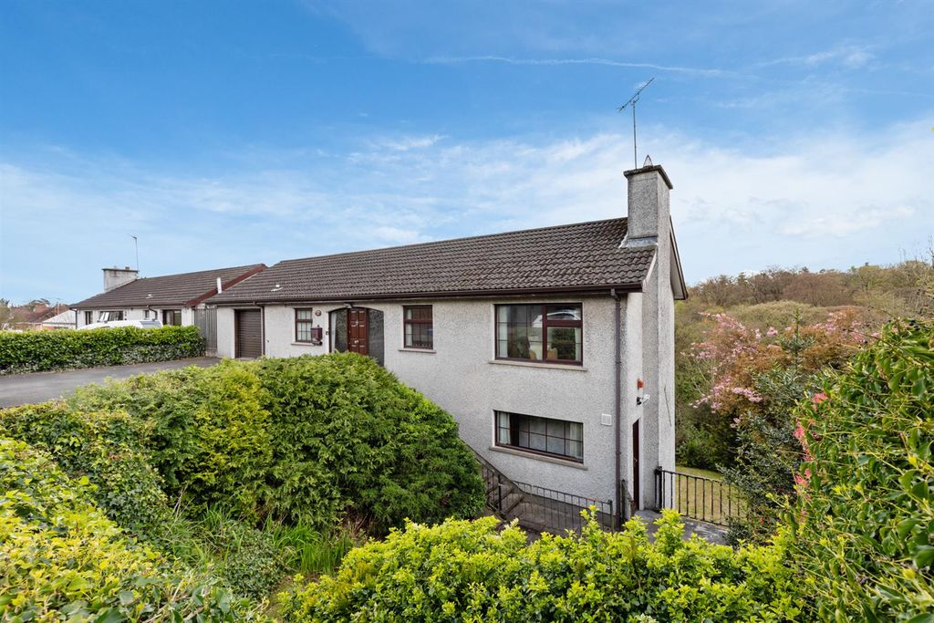 Property photo 2 of 41 19 Church Road 41.Jpg