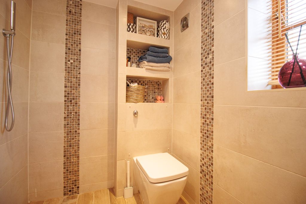 Property photo 2 of 27