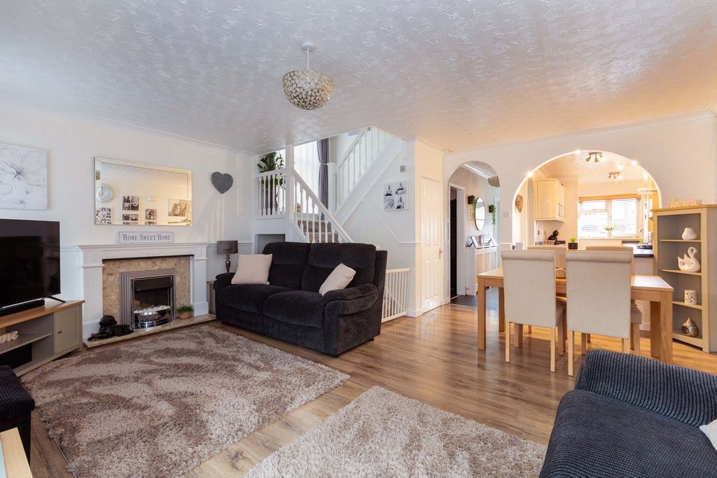 Property photo 2 of 19