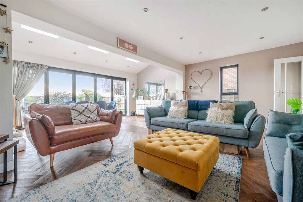 Property photo 3 of 14 Lounge/Diner