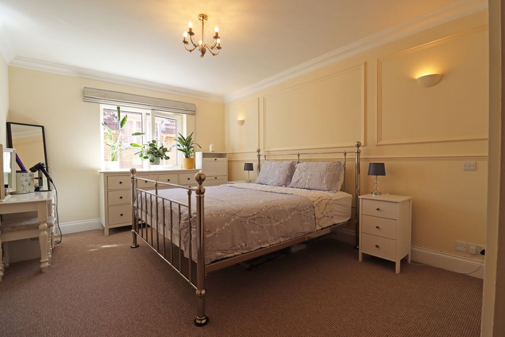 Property photo 3 of 19 Bed2