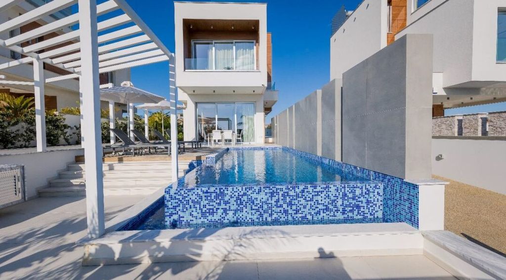 Property photo 1 of 19