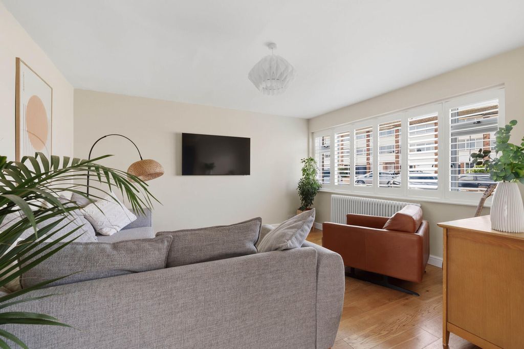 Property photo 2 of 27 Living Room