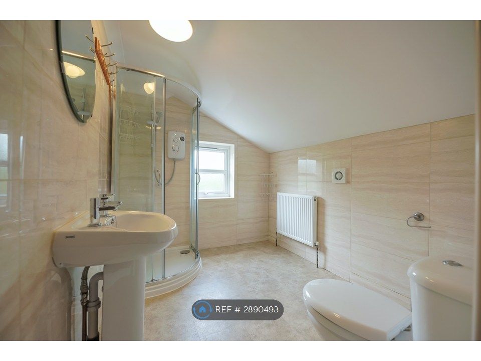 Property photo 3 of 17 Bathroom