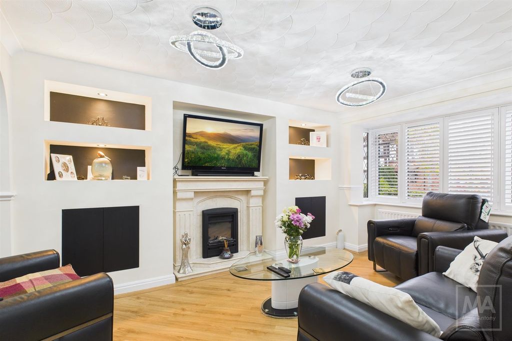 Property photo 2 of 15 Lounge