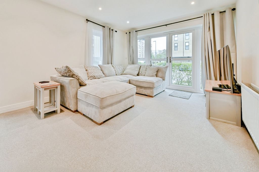 Property photo 3 of 17 Pbox-Img.Jpg