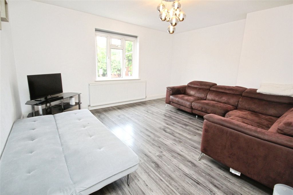 Property photo 2 of 11 Picture No. 16