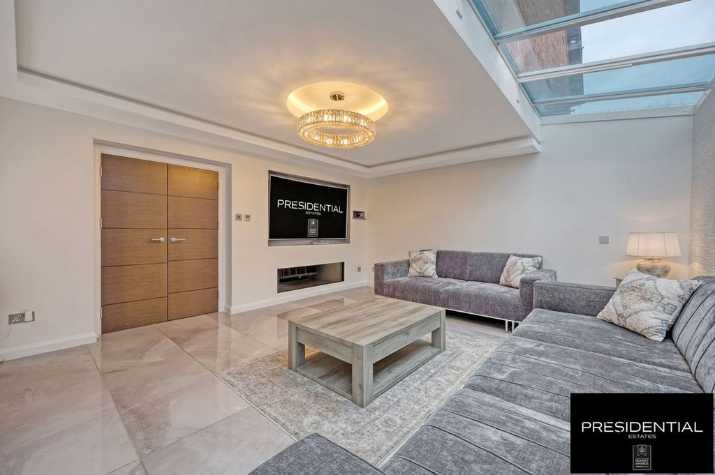 Property photo 2 of 49