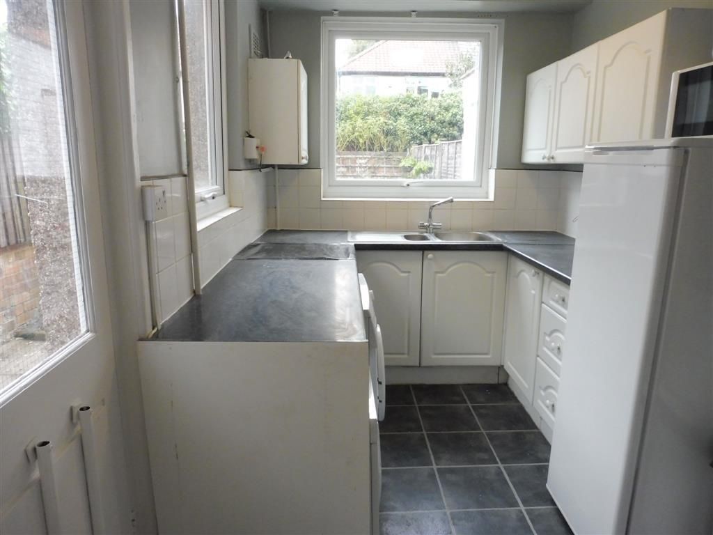 Property photo 3 of 9 Kitchen