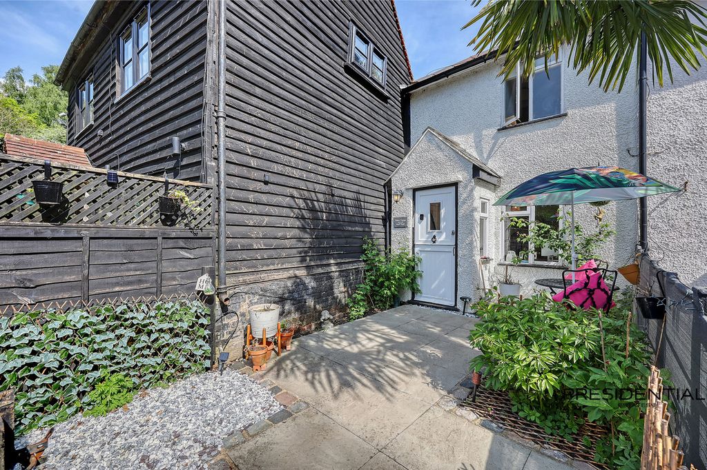 Property photo 2 of 23