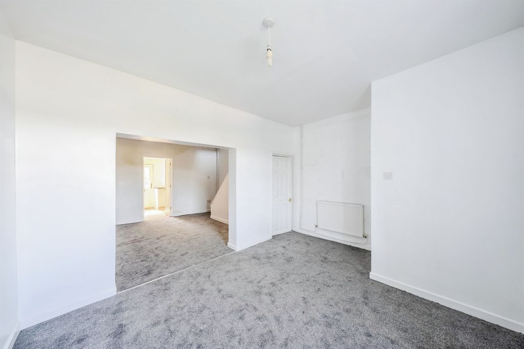 Property photo 2 of 35