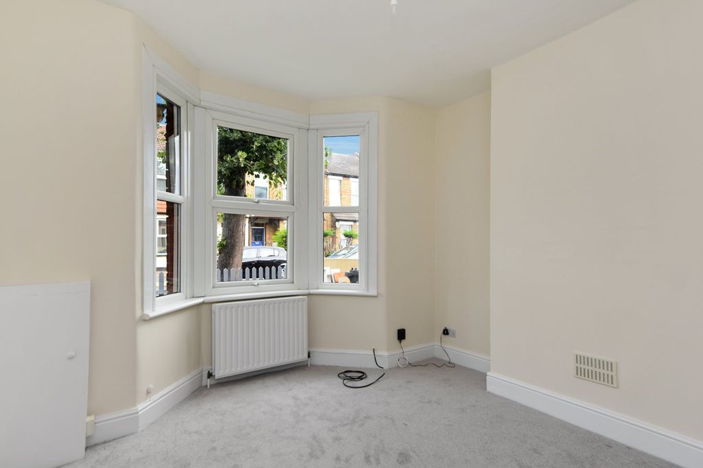 Property photo 2 of 25 Picture No. 17